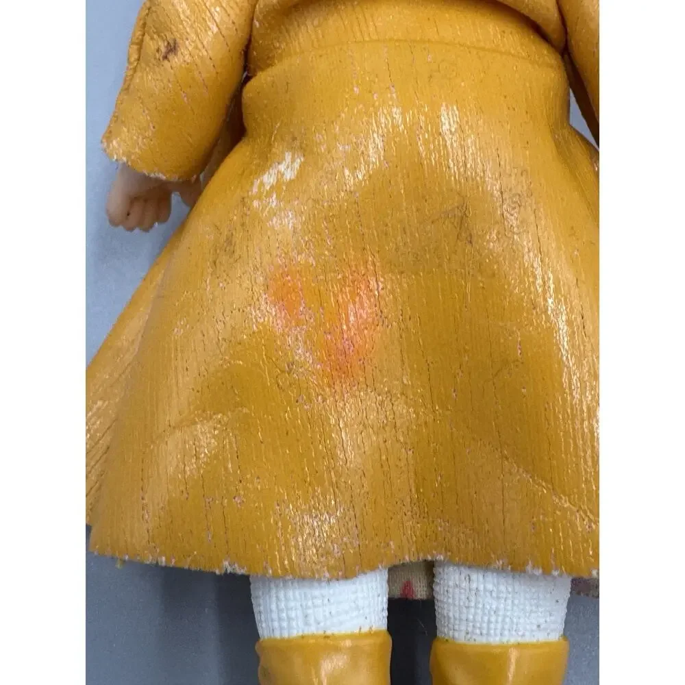Vintage2003 Madame Alexander Mcdonald's Mini Doll Yellow Raincoat Duck Hat
